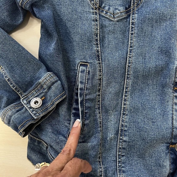 Torrid Jean Jacket Womens Plus Size 2X Blue Trucker Stretch Distressed - Picture 6 of 14